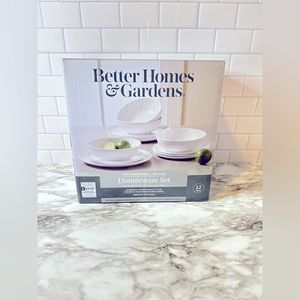 ✨Better Homes & Garden 12 piece Dinnerware. Never before used still brand new. ✨